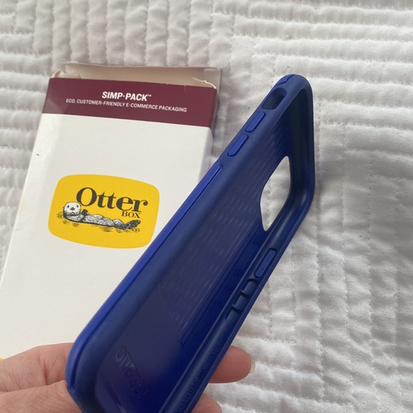 Otterbox iPhone 11 Pro & another case for iPhone 11 - Picture 3 of 5